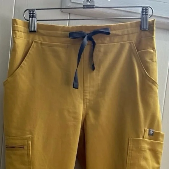 FIGS Uniform scrub top and bottom Set XXS. - Picture 5 of 6